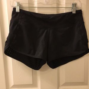 Black lulu shorts size 4